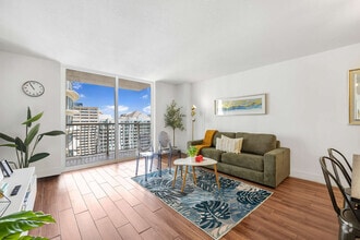 Building Photo - 1200 Brickell Bay Dr