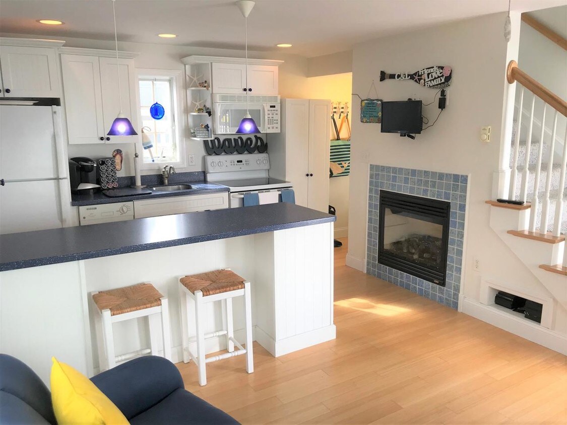 17 Whitten St Unit 6, Hampton, NH 03842 Condo for Rent in Hampton