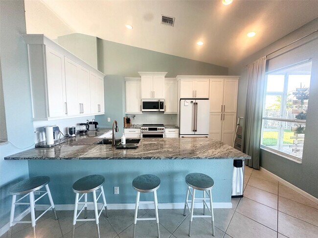 Foto del edificio - 6104 Santa Margarito Dr