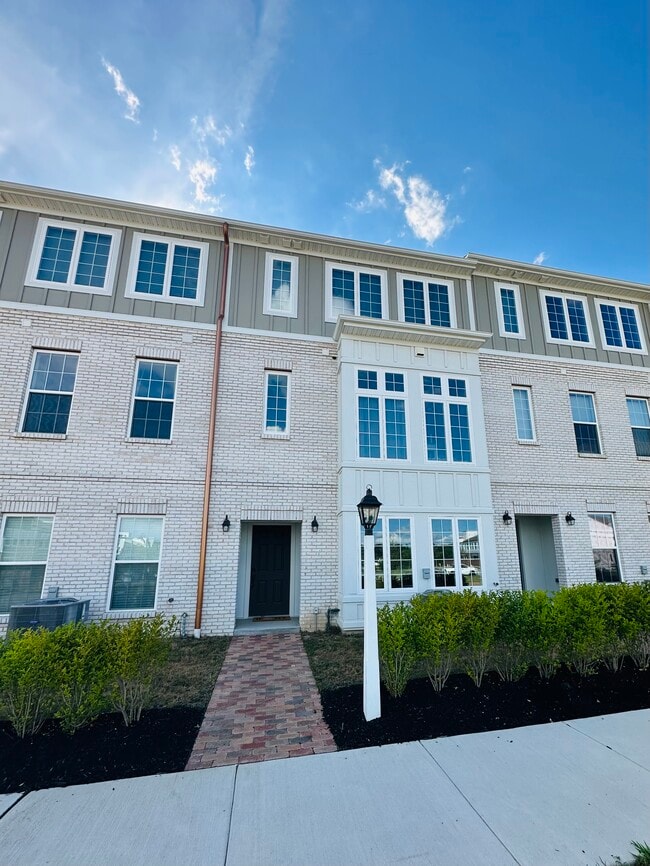 Building Photo - 103 Founders St