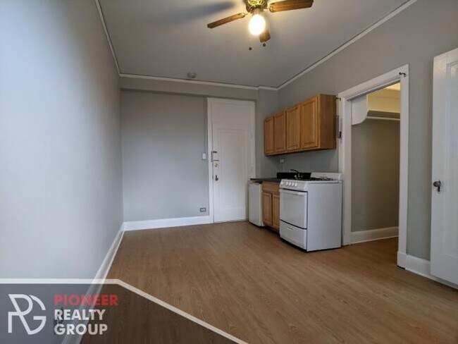 Building Photo - 0 bedroom in CHICAGO IL 60613