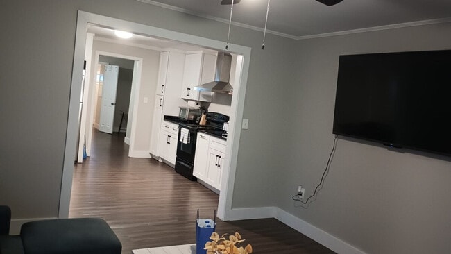 Building Photo - 214 McGarity St