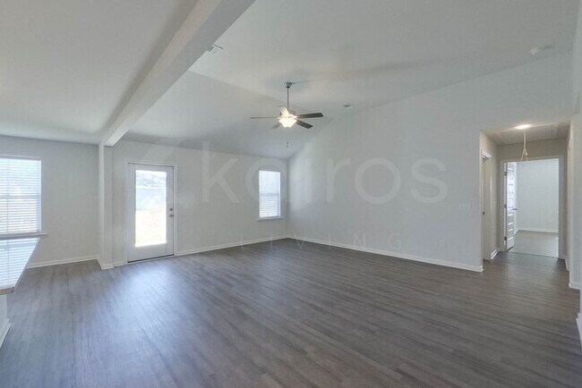 Foto del edificio - 124 Mountain Holly Rd