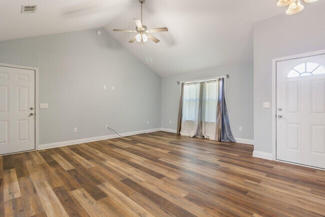 Building Photo - 515 Grand Ridge Dr
