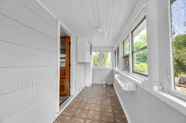 Foto del edificio - 24 Middlesex Ave Ext