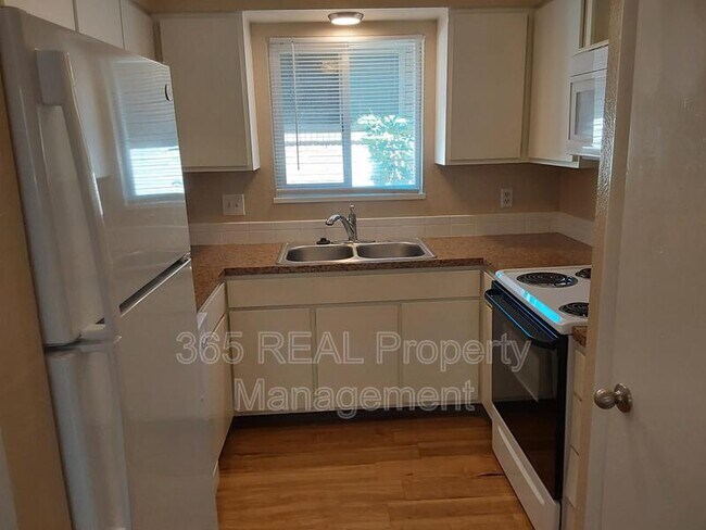 Foto del edificio - 1416 E 16th St