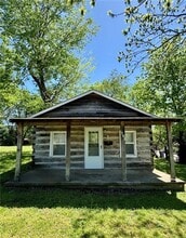 Building Photo - 702 E Main St