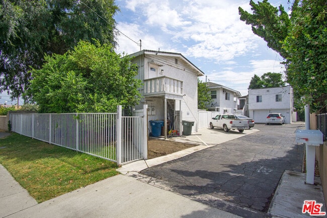 Building Photo - 2702 Potrero Ave