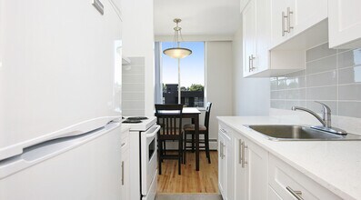 Building Photo - 3675 W 7th Ave