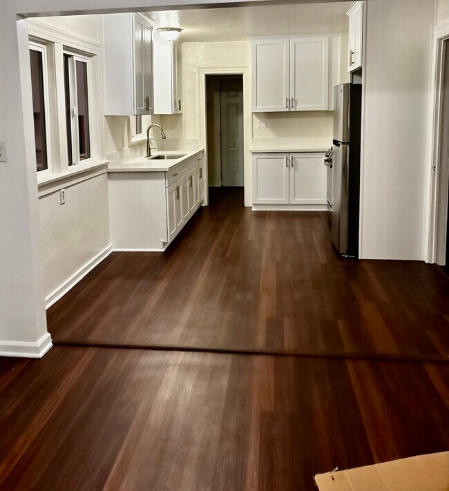 Foto del edificio - 647 W 112th St