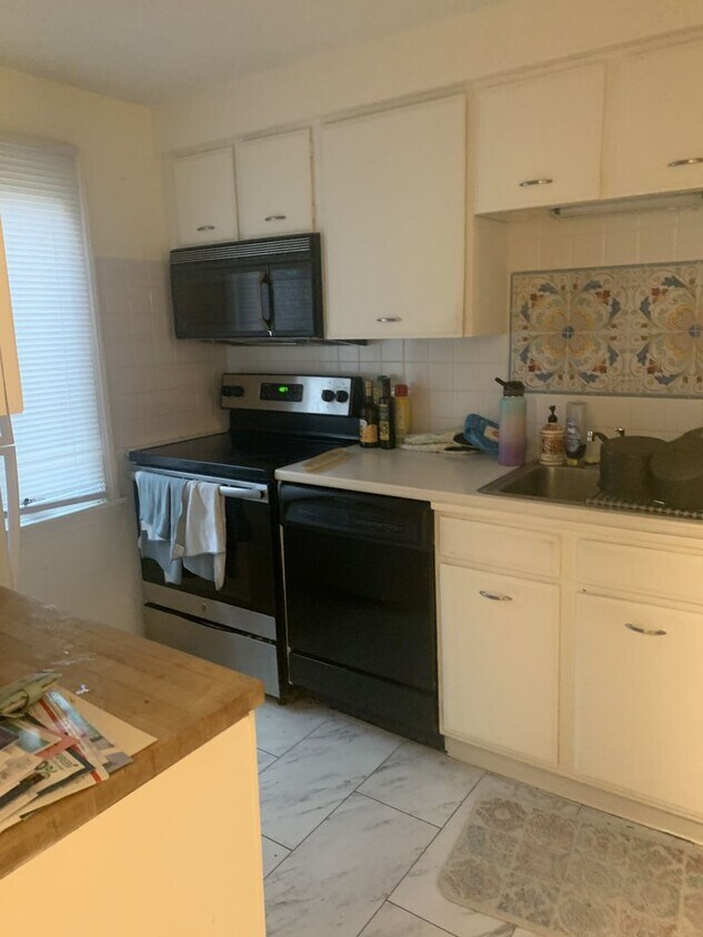 Foto del edificio - 2 Bedroom 1.5 Bathroom Unit in Webster Court