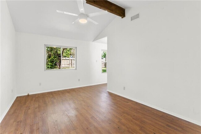 Foto del edificio - 2308 Stone River Dr