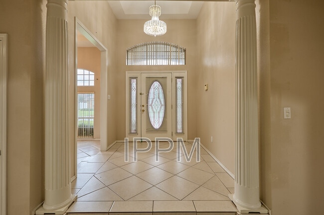 Foto del edificio - 1309 Summerfield Ln