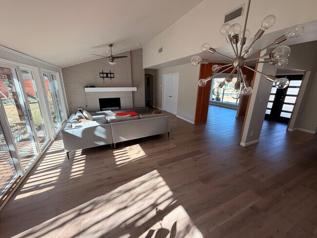 Mid-century modern with open floor plan and tons of natural light - 3414 Winged Foot Ct