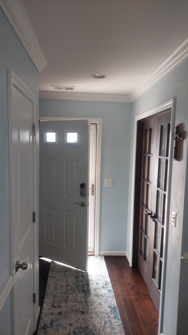 Foto del edificio - 512 Colony Lakes Dr