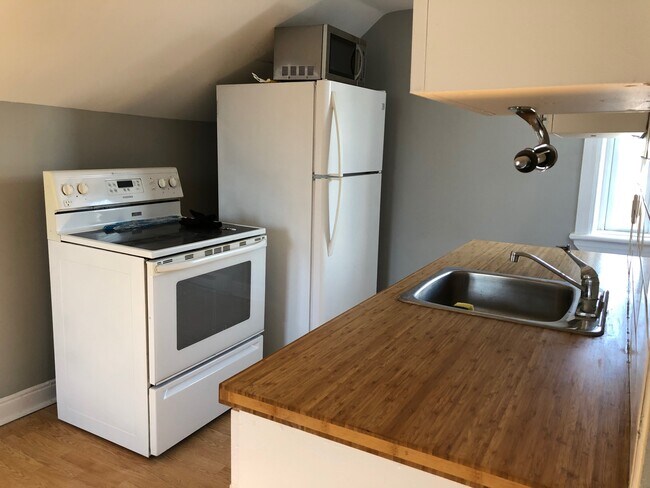 Kitchen - 436 Oak St