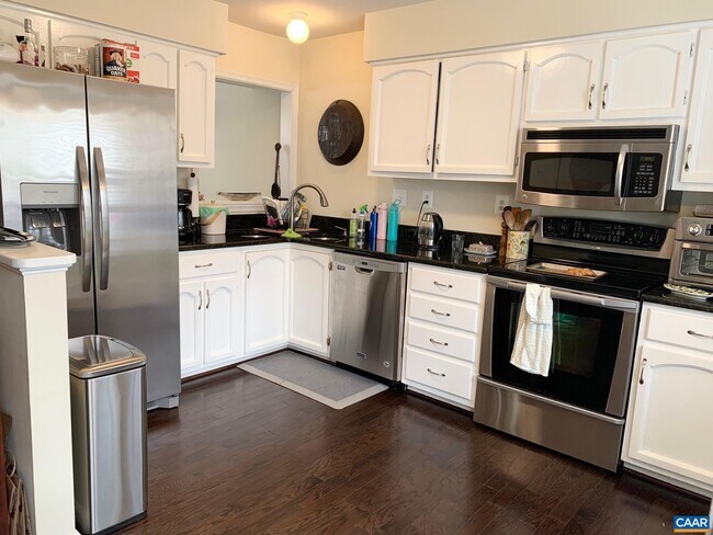 Foto del edificio - 3204 Gateway Cir