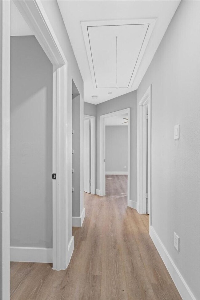 Foto del edificio - 3107 E 13th St
