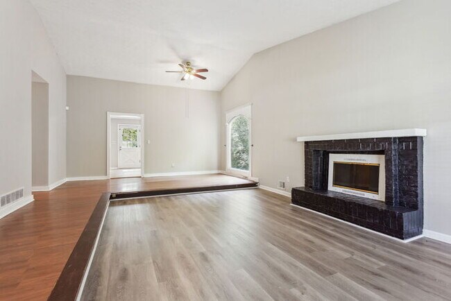 Foto del edificio - Spacious ranch with huge bonus room