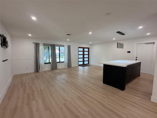 Building Photo - 1462 SW 25th Ave