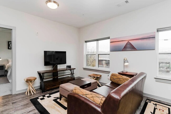 Building Photo - Furnished Luxury Condo on Riverfront Parkw...