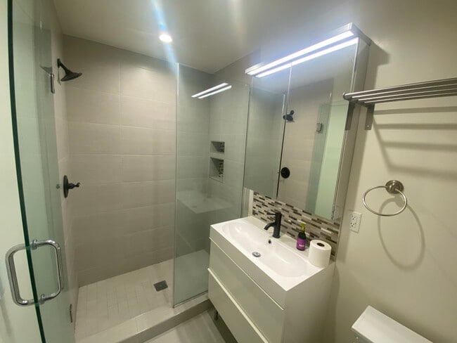 Photo - 505 N Alfred St Apartment