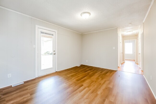 Foto del edificio - Large Brick Home in Established Neighborhood!