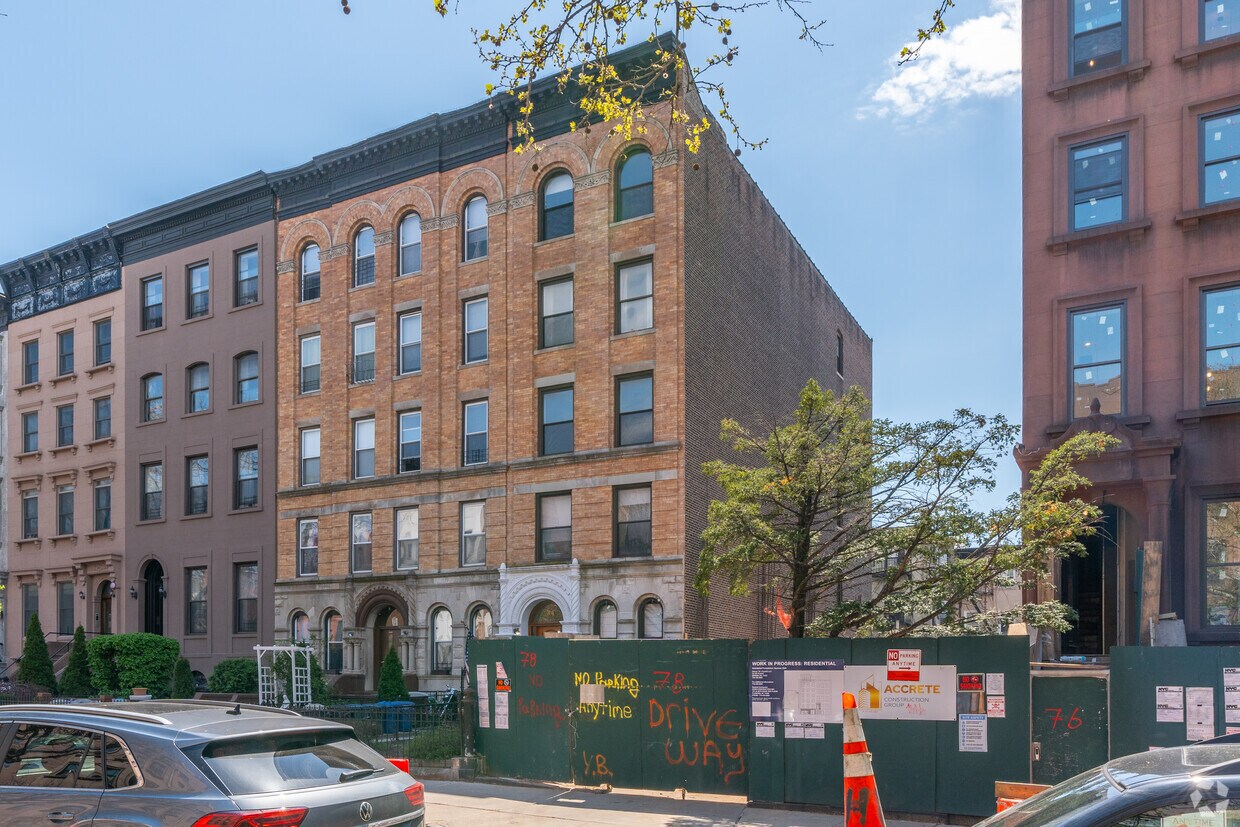 84 1er Pl - 84 1st Pl