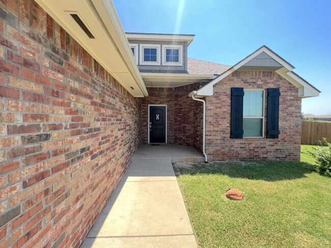 Building Photo - Spacious home in Edmond!