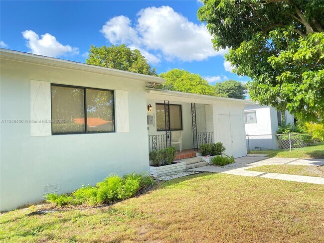 Building Photo - 3710 SW 58th Ct