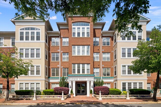 Foto del edificio - 440 Belmont Bay Dr