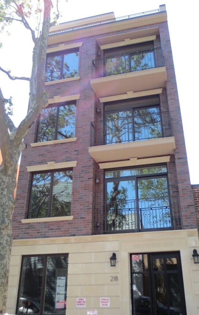 Foto del edificio - 218 Frost St