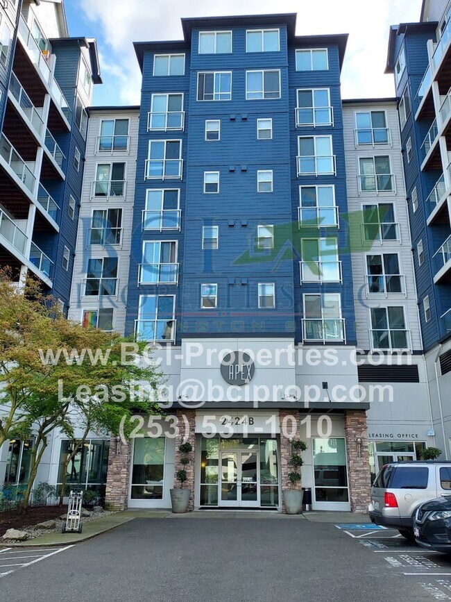 Building Photo - 2 Bedroom, 2 bath Penthouse Available Now!...