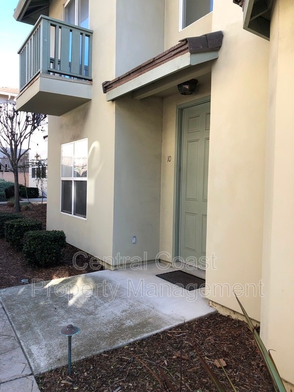 Building Photo - 10 Carmel Cir