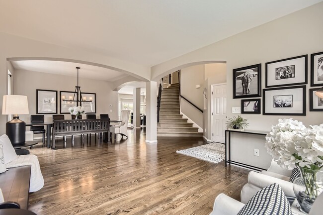 Building Photo - 9451 S Crestmore Way