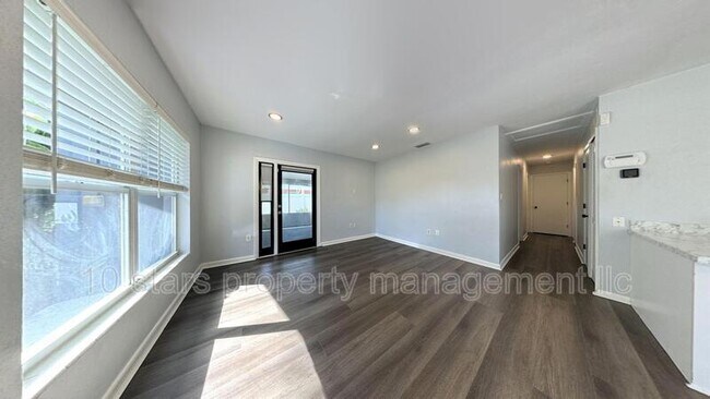 Foto del edificio - 8320 58th St