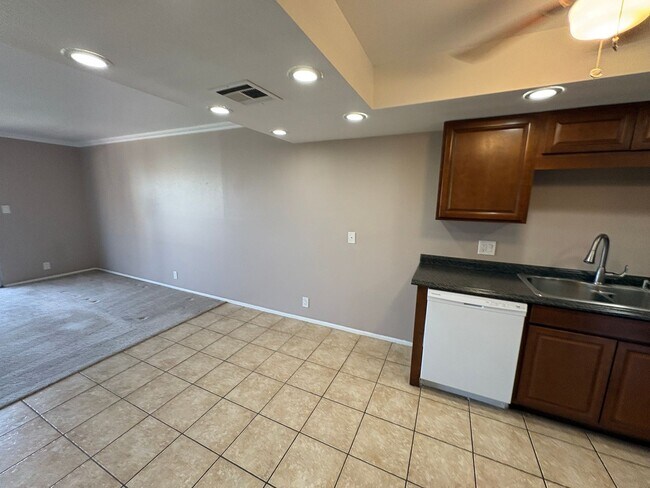Foto del edificio - READY TO TOUR NOW! Scottsdale Shadows 2Bed 2Bath includes ALL UTILITES!