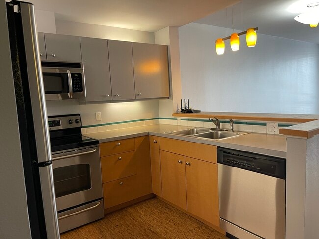 Building Photo - 2220 W Woodin Ave