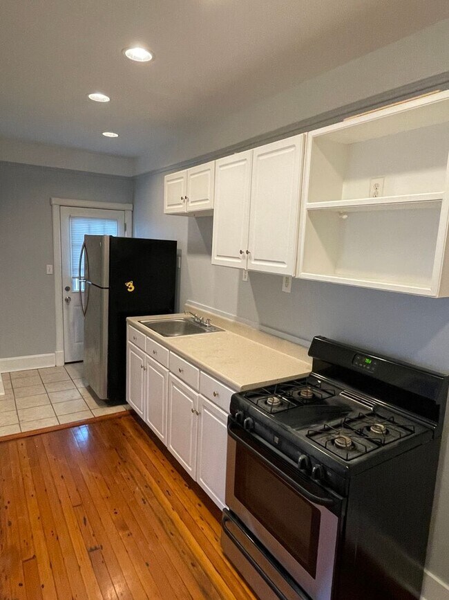 Foto del edificio - 1BD/2BA, 1/2 block off Carrollton Ave.