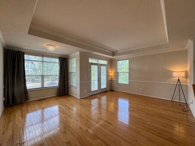 Foto del edificio - Luxurious 3 Bed 2.5 Bath End-Unit Townhome...