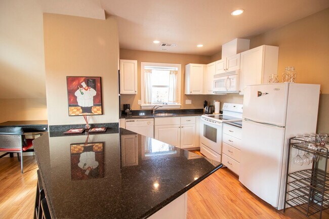 Foto del edificio - Craftsman Cottage: Furnished Jacksonville ...