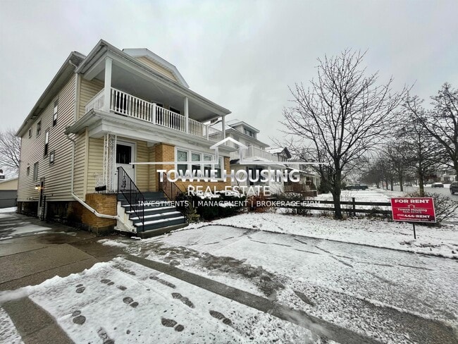 Building Photo - 418 Colvin Ave
