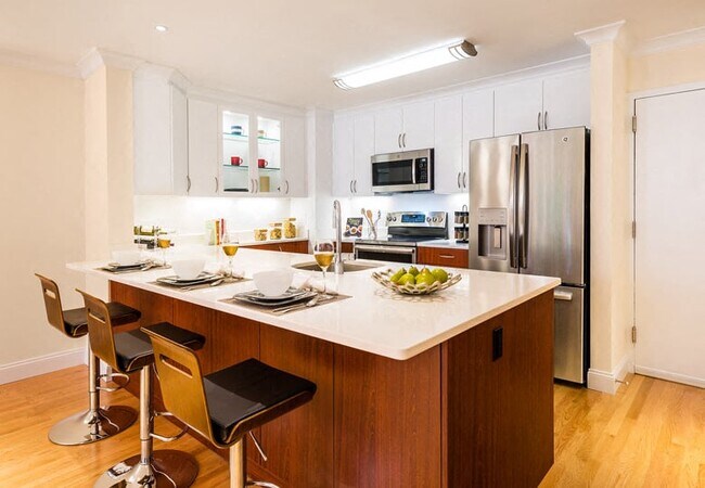 Interior Photo - 1443 Beacon