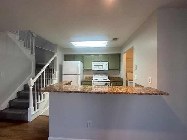 Foto del edificio - Bright and Spacious Greenbrier Fairways Condo