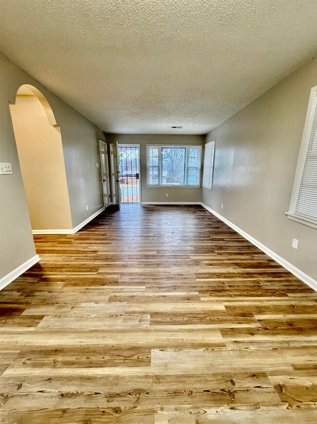 Building Photo - 3345 Charlotte Rd