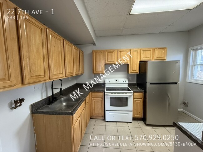 Building Photo - 2 Bedroom 1 bath apartment with private en...