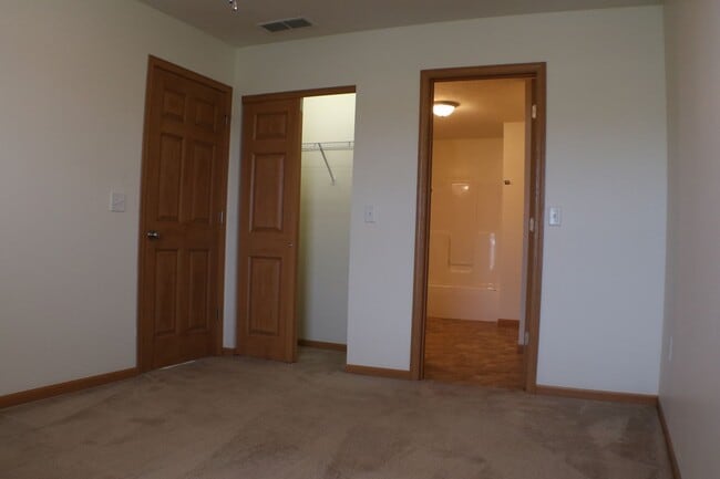 Building Photo - 2213 Morning Glory Dr