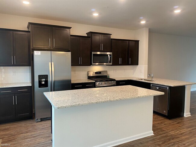 Building Photo - 3 br, 2.5 bath Townhome - 1011 Tuscany Ln