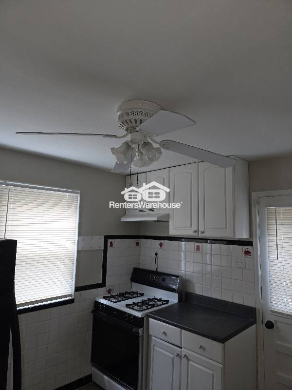 Foto del edificio - 7509 Calvin Ave