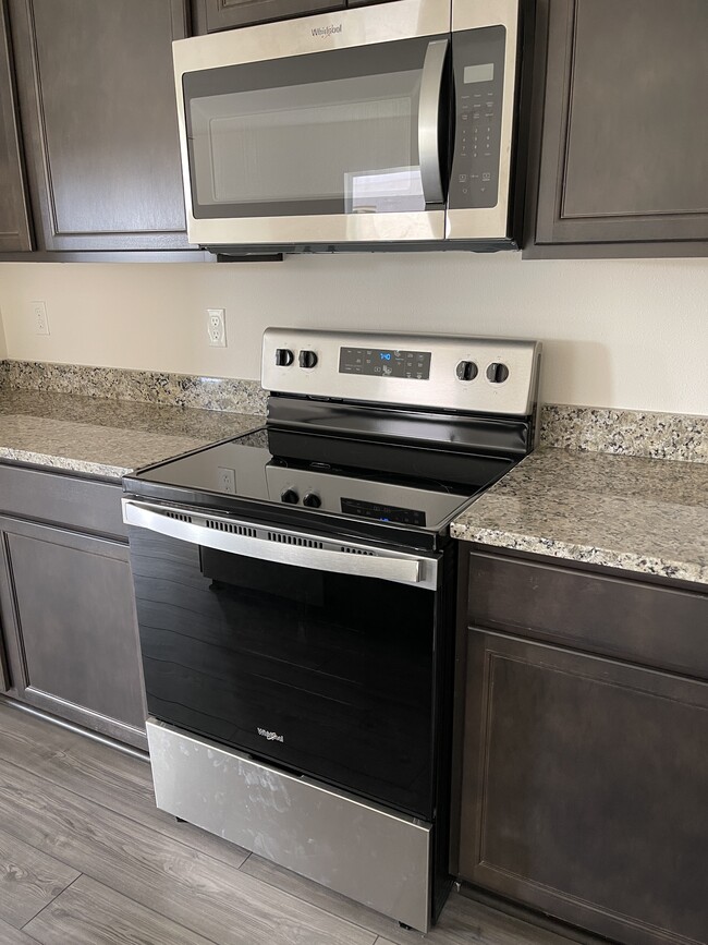 Foto del edificio - 5323 Companion Ln